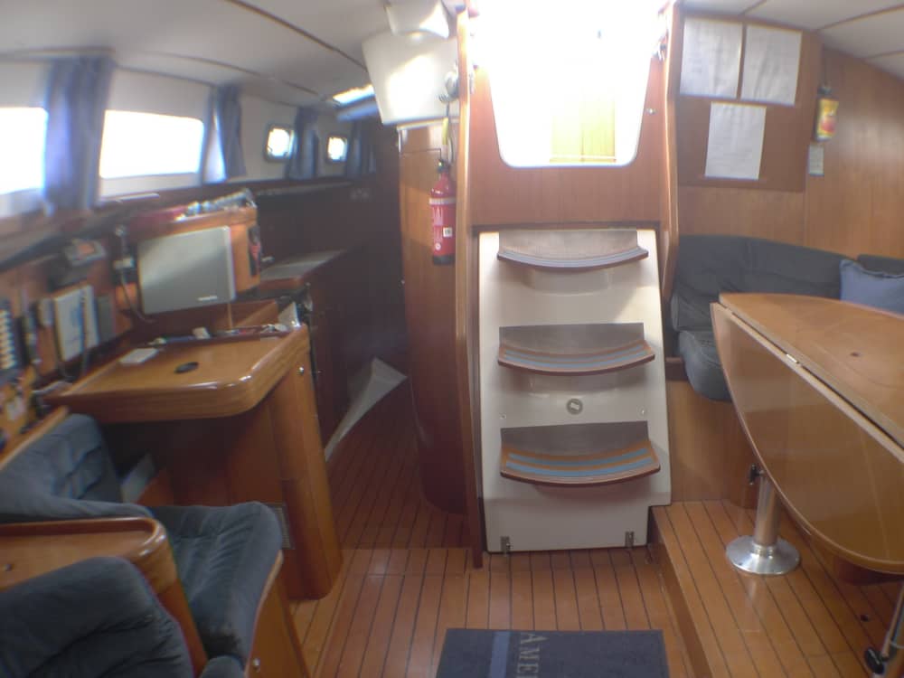 Pon rumbo a la alegría: Un día completo de navegación auténtica en Puerto de Mazarrón a bordo de un velero.