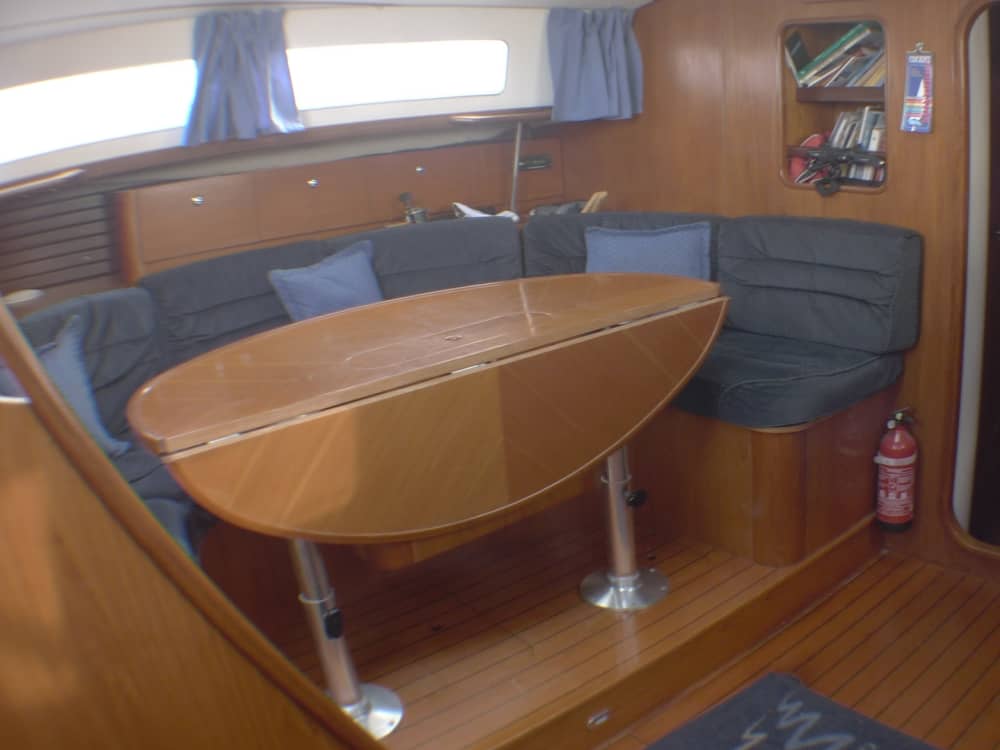 Pon rumbo a la alegría: Un día completo de navegación auténtica en Puerto de Mazarrón a bordo de un velero.