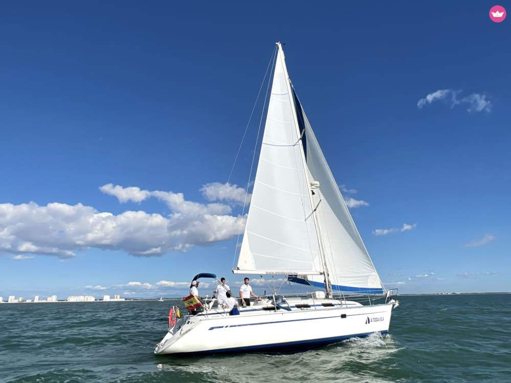 Murallas, La Caleta y más allá – Paseo en velero de 4 horas