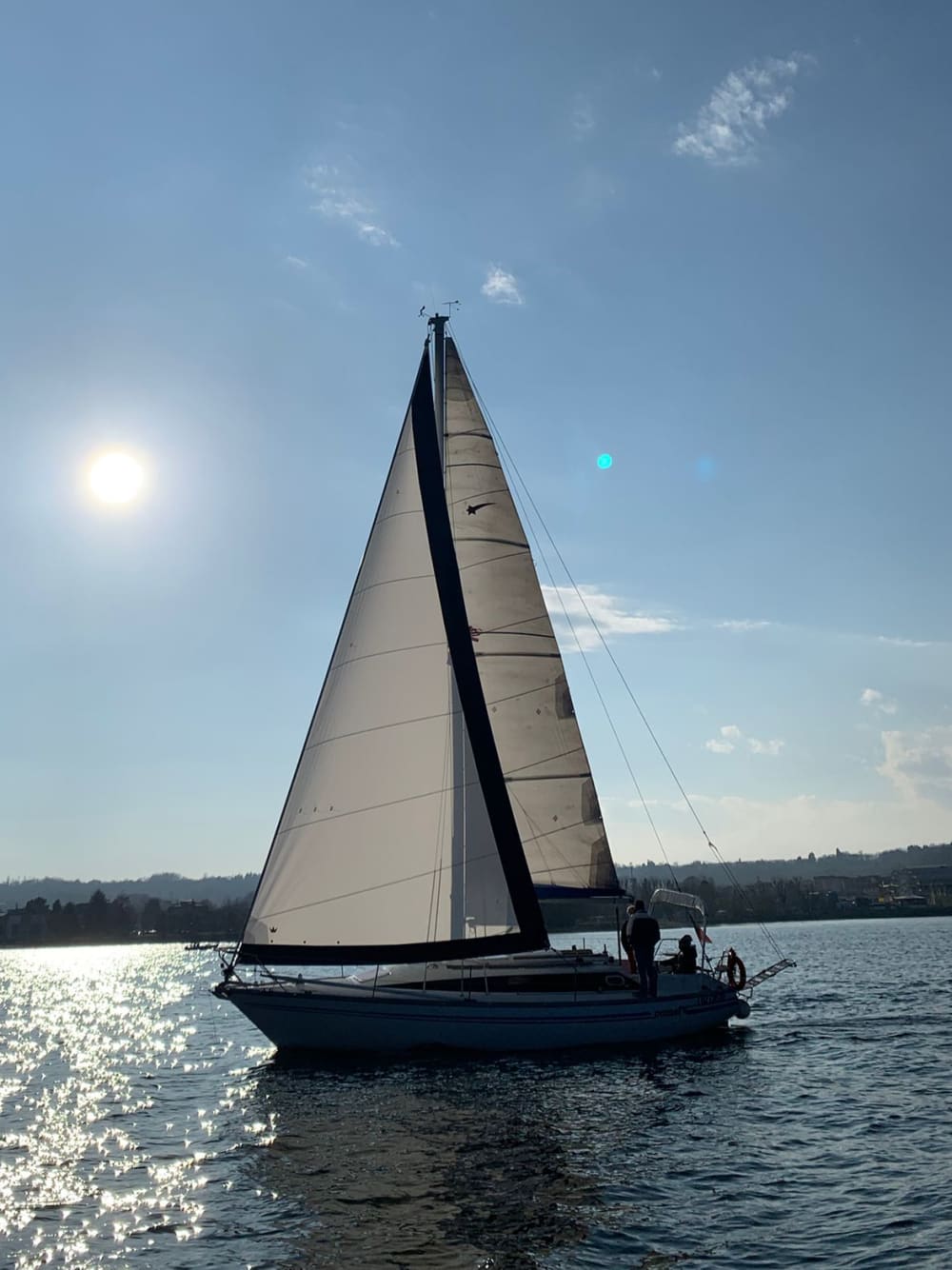 Εξερευνήστε το Sesto Calende και απολαύστε μια ολόκληρη μέρα ιστιοπλοΐας με ιστιοπλοϊκό