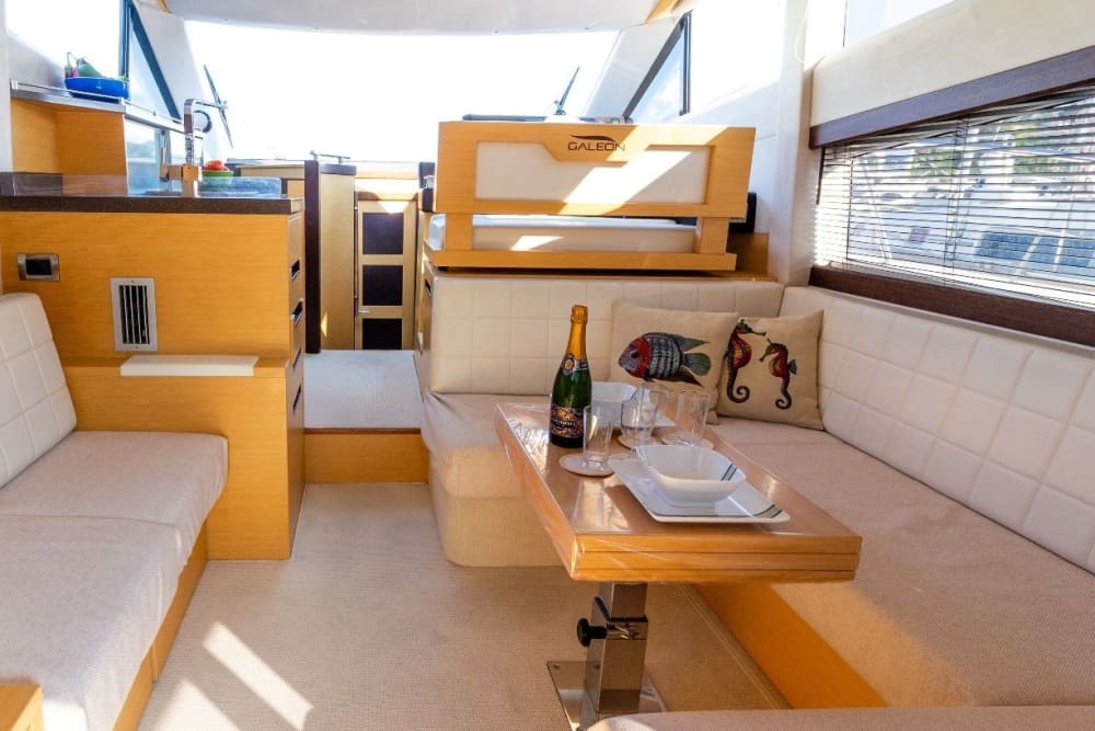 Explore as enseadas mais emblemáticas de Maiorca: 8 horas em um iate