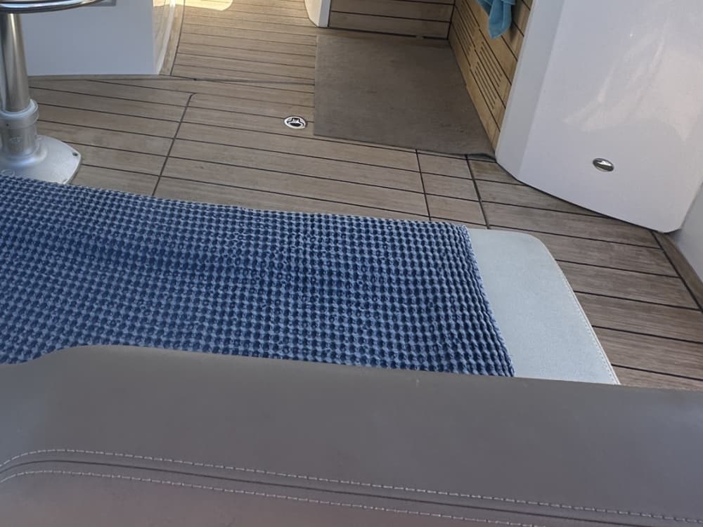 Descubre Saint-Tropez en lancha motora durante 6 horas.