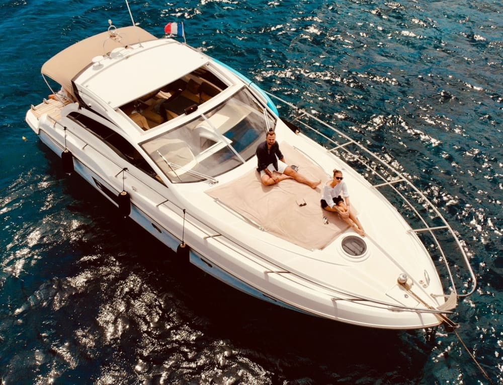 Descubre Saint-Tropez en lancha motora durante 6 horas.