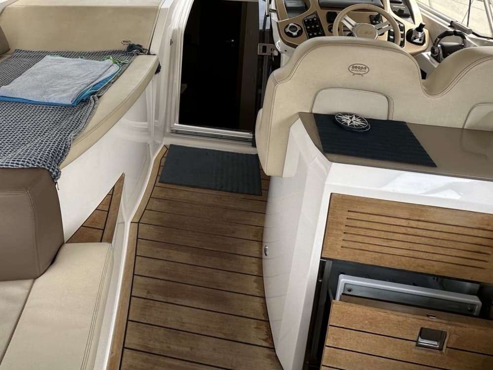 Descubre Saint-Tropez en lancha motora durante 6 horas.