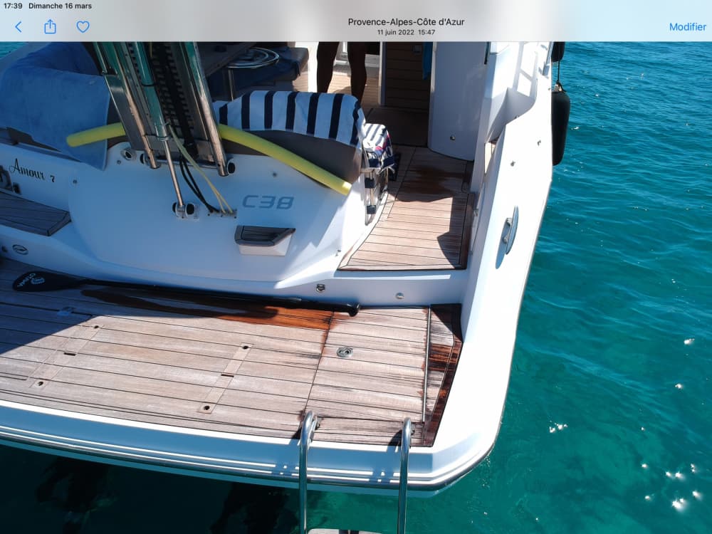 Descubre Saint-Tropez en lancha motora durante 6 horas.