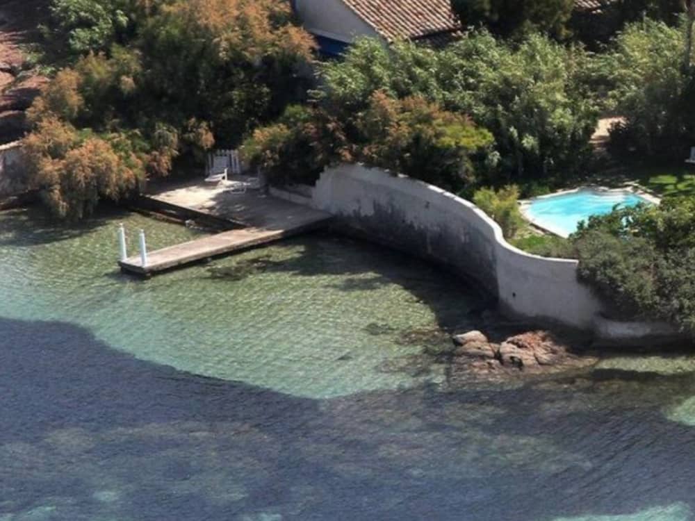 Descubre Saint-Tropez en lancha motora durante 6 horas.