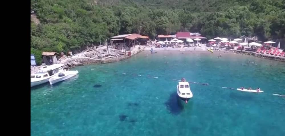 Geniet van de zon tijdens een 9 uur durende boottocht in Kotor.