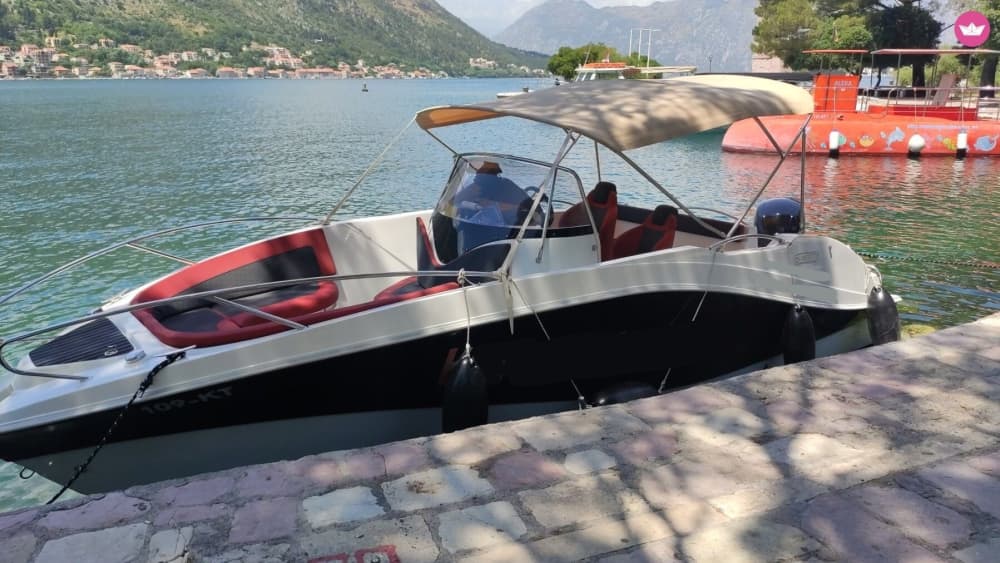 Enjoy the sun on a 9h boat trip in Kotor
