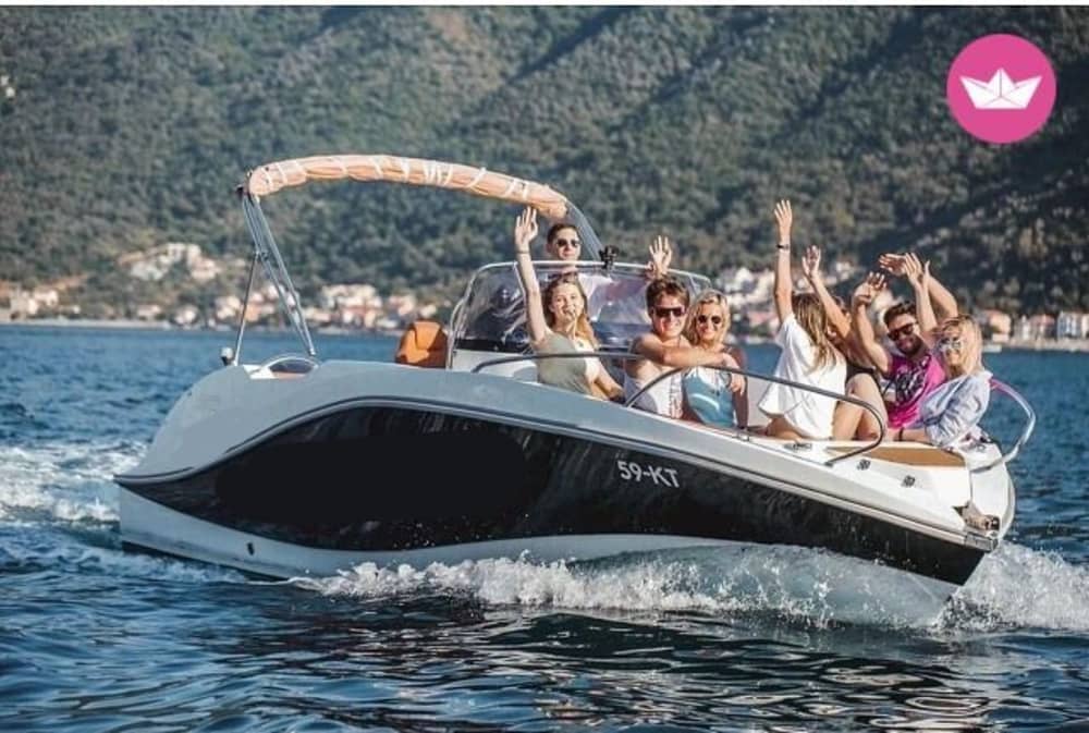 Enjoy the sun on a 9h boat trip in Kotor