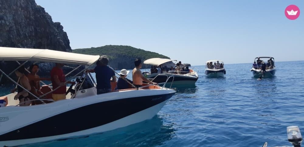 Goditi il sole con un'escursione in barca di 9 ore a Kotor.