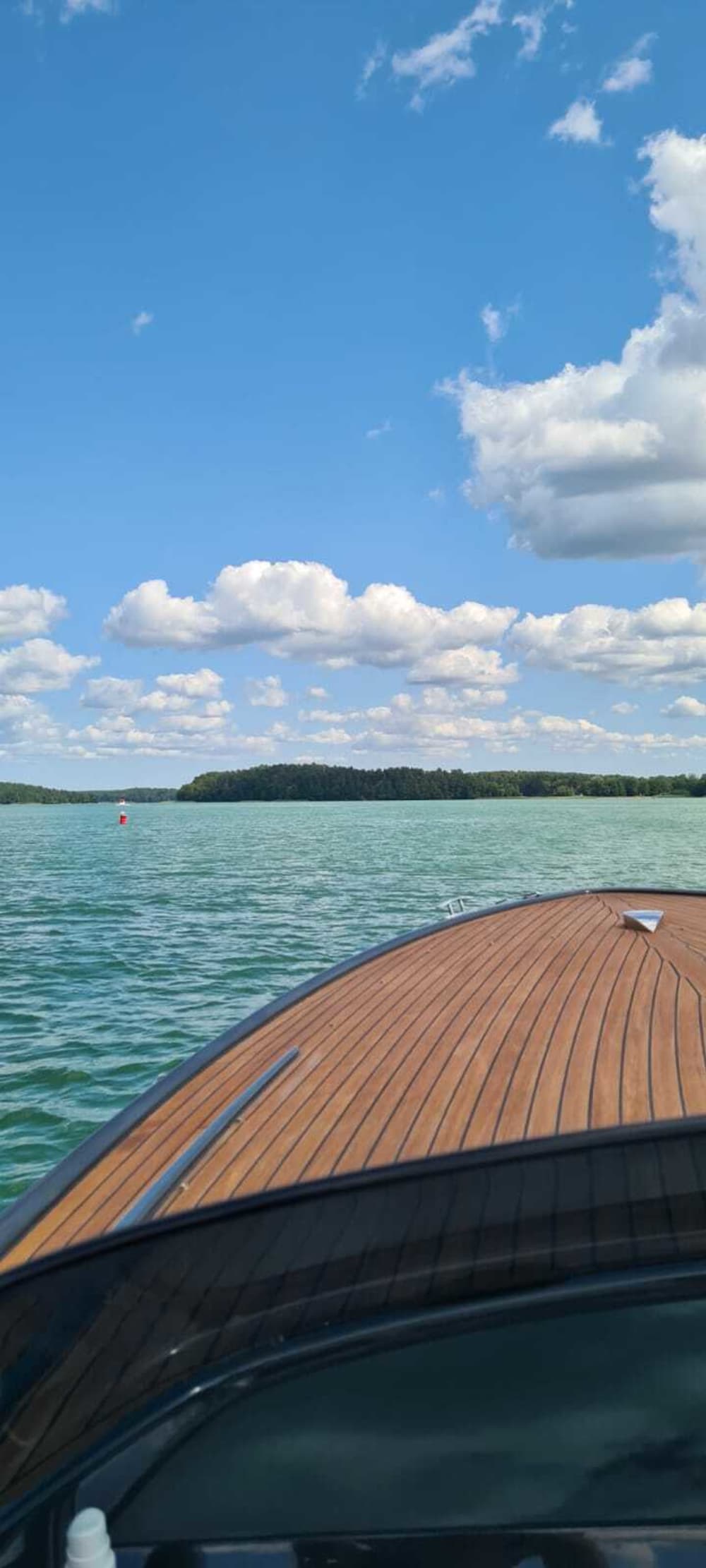 Votre journée à Augustow : louez ce Frauscher Fantom 858 pour une journée complète de découverte.