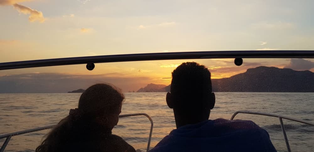 Закат в Амальфи: Золотой час на побережье Амальфи