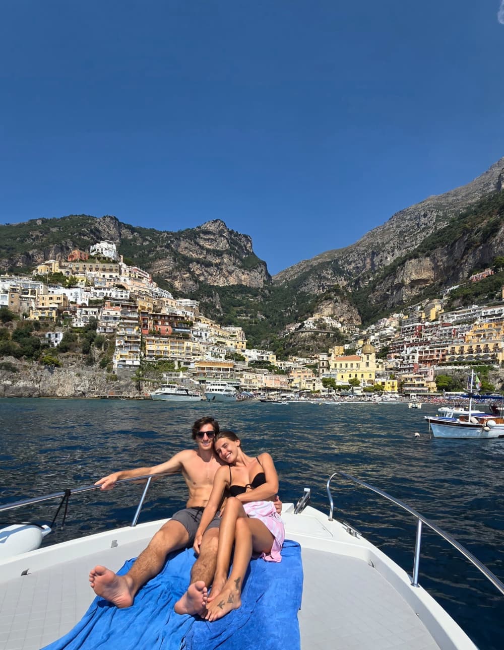 Закат в Амальфи: Золотой час на побережье Амальфи