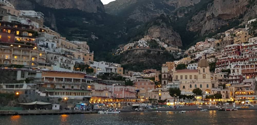 Закат в Амальфи: Золотой час на побережье Амальфи