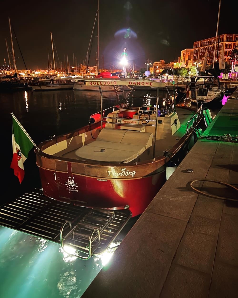 Godetevi una Bellissima Giornata lungo la Costa di Taranto a Bordo di un Elegante Gozzo Sorrentino