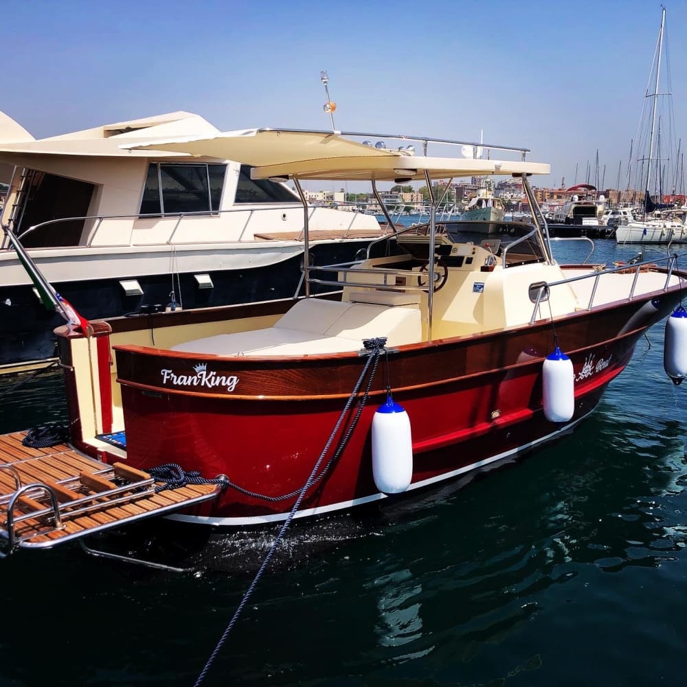 Godetevi una Bellissima Giornata lungo la Costa di Taranto a Bordo di un Elegante Gozzo Sorrentino