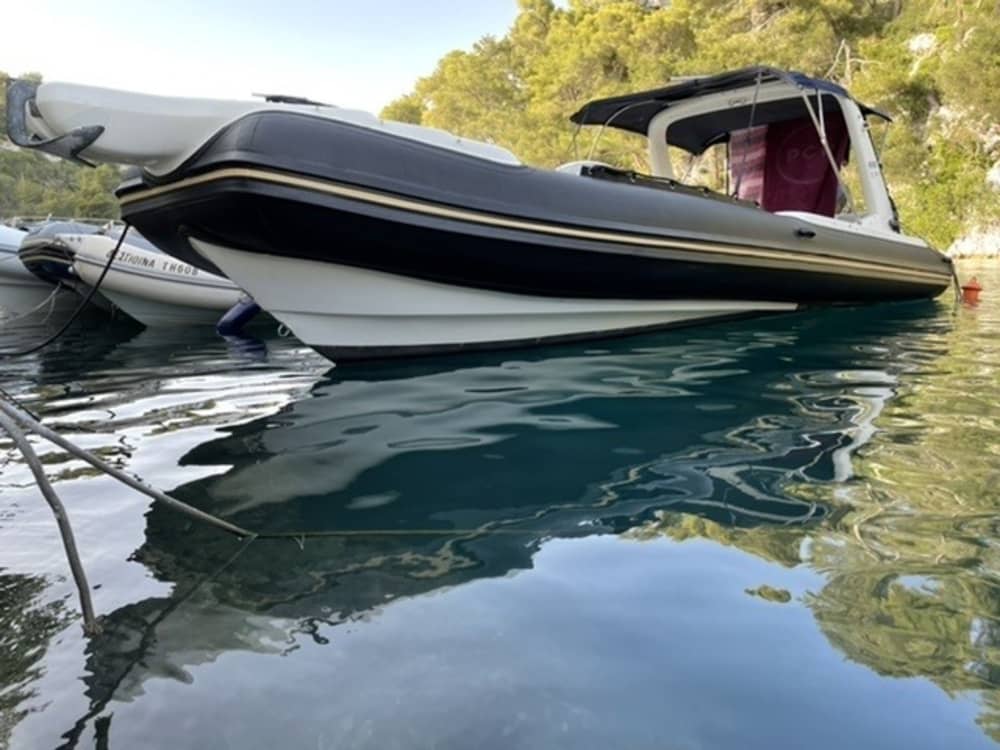 Segla med gudarna: En dag för att upptäcka Lefkas på en motorbåt
