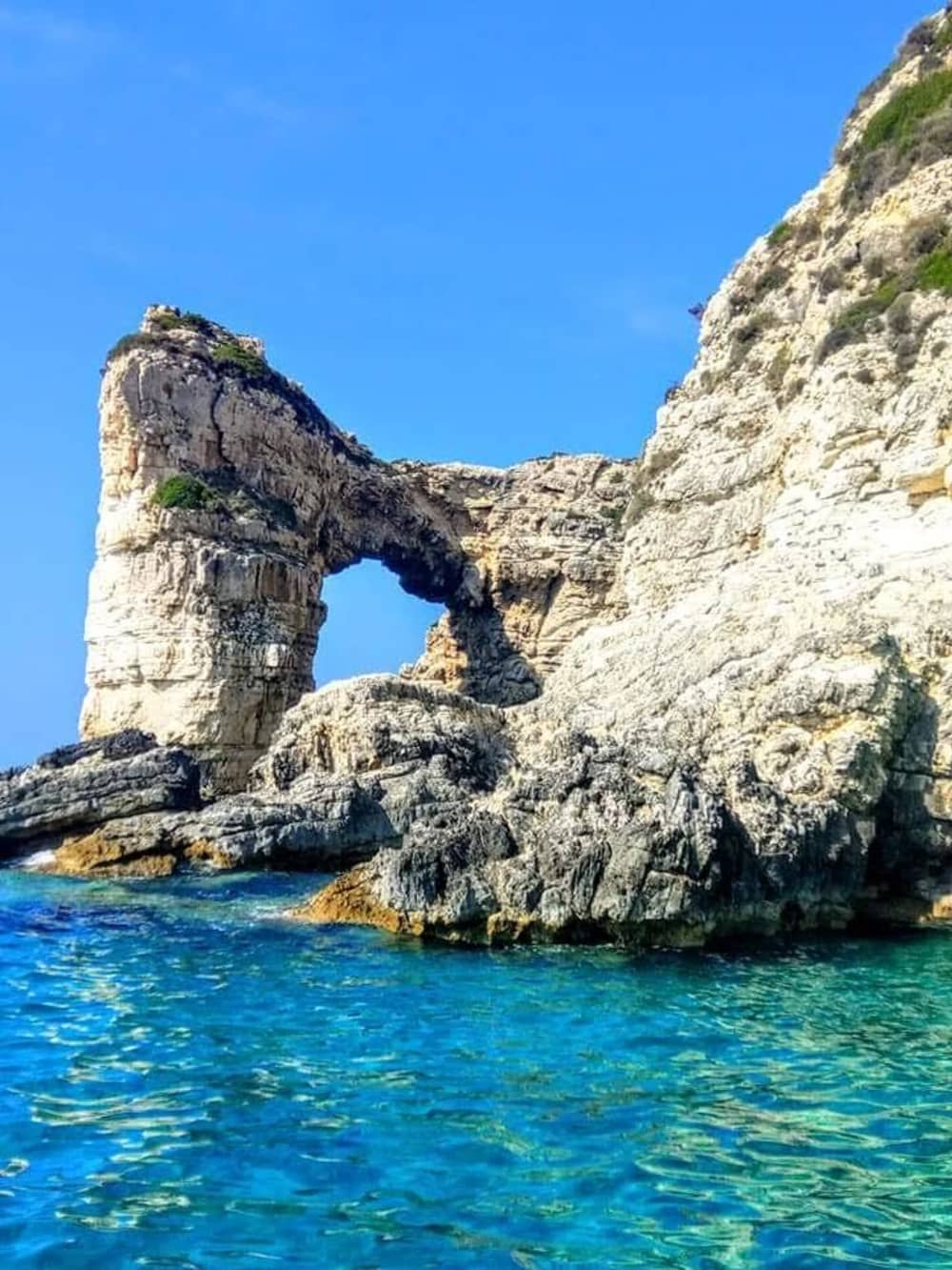 Naviguer avec les dieux : une journée à la découverte de Lefkada en bateau à moteur