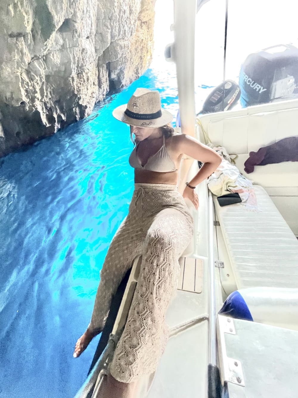Vaar mee met de goden: Ontdek Lefkada in één dag op een motorboot.
