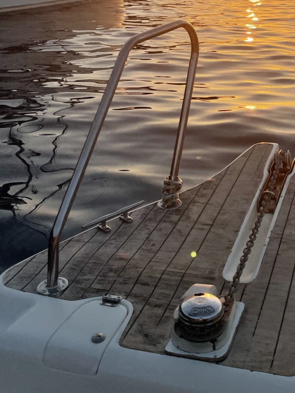 Vaar mee met de goden: Ontdek Lefkada in één dag op een motorboot.