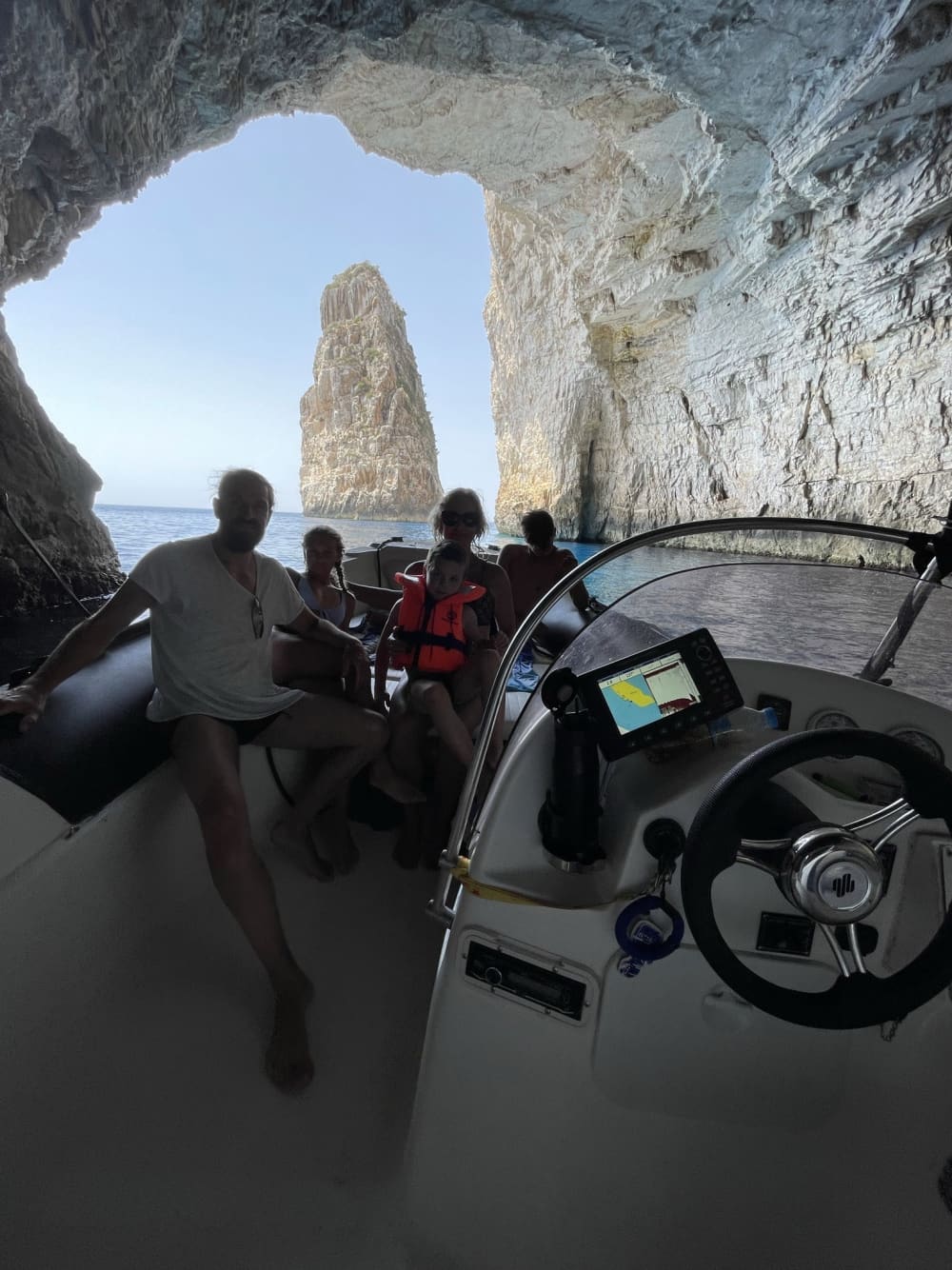 Naviguer avec les dieux : une journée à la découverte de Lefkada en bateau à moteur