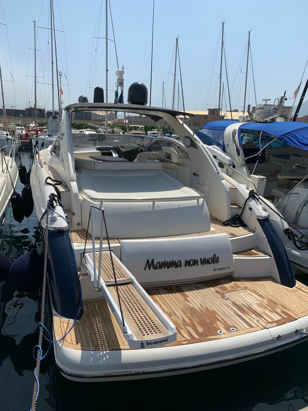 Erkunden Sie Palermo mit dem Boot: Ein ganzer Tag auf dem Wasser an Bord eines Motorboots