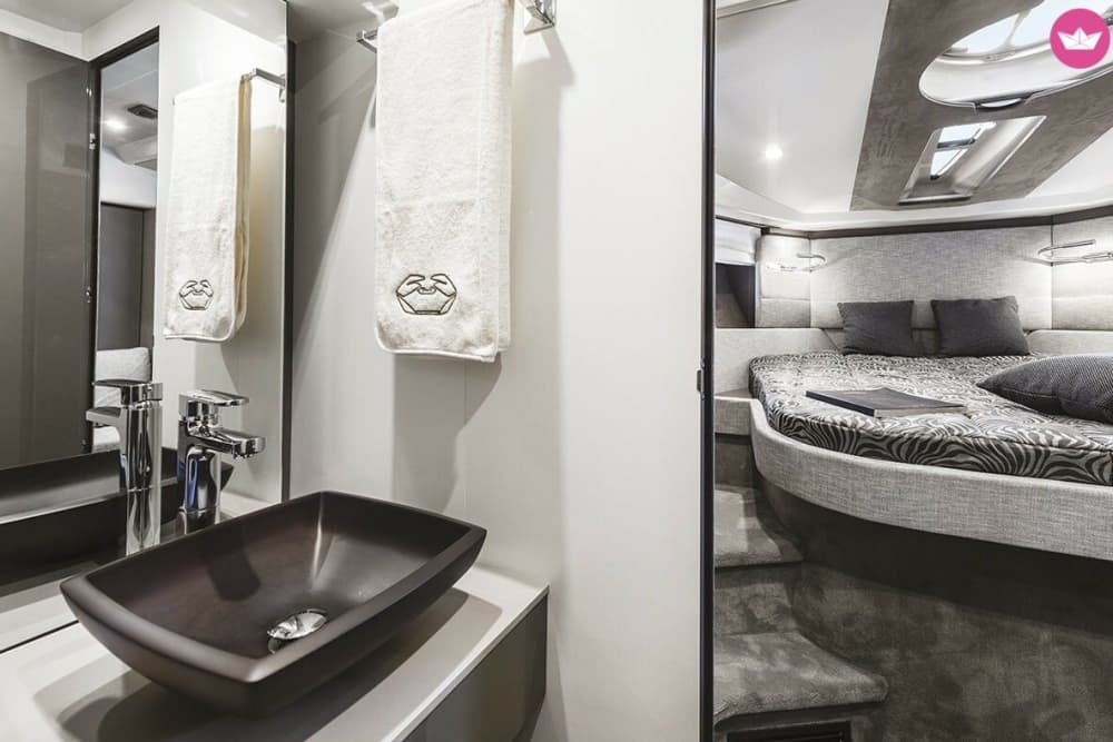 1 all-inclusive day aboard your private yacht: Cap d'Antibes / Lérins Islands