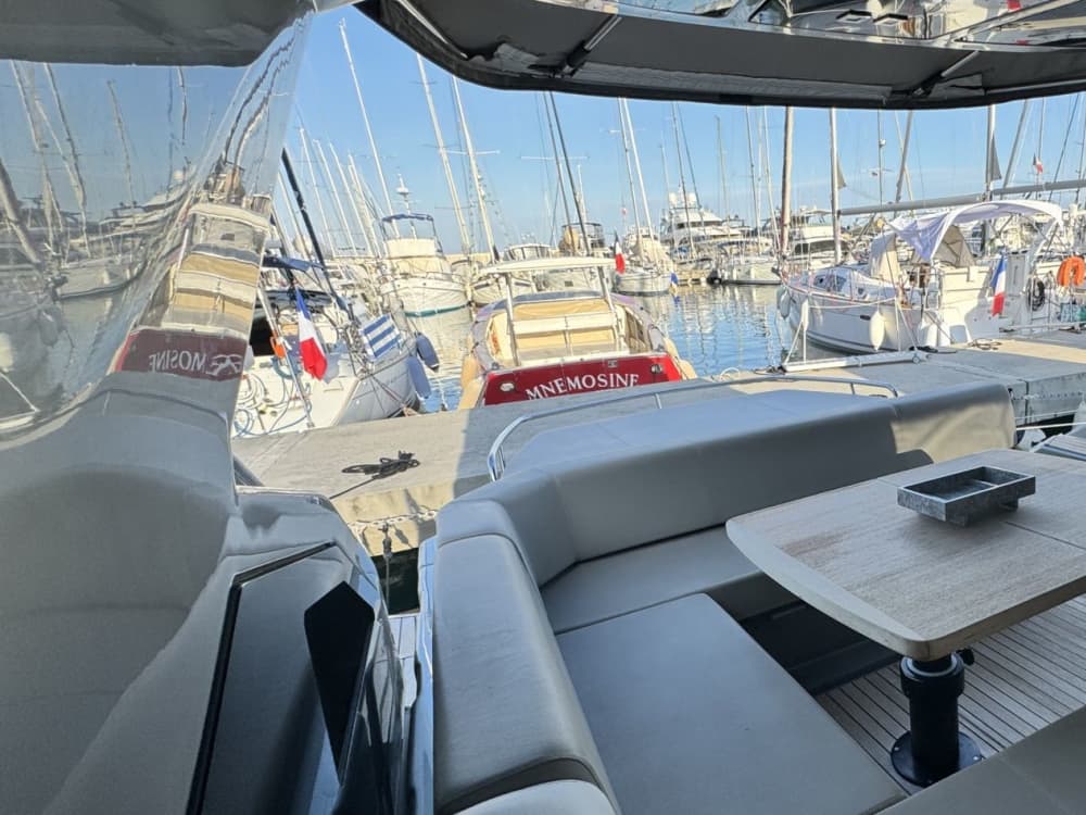 1 all-inclusive day aboard your private yacht: Cap d'Antibes / Lérins Islands