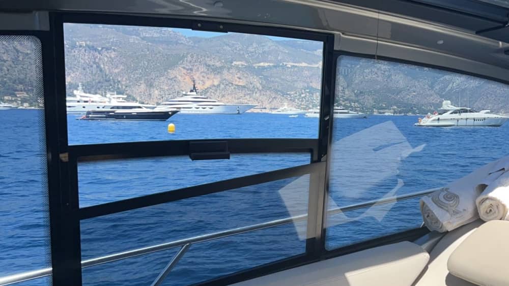 1 all-inclusive day aboard your private yacht: Cap d'Antibes / Lérins Islands