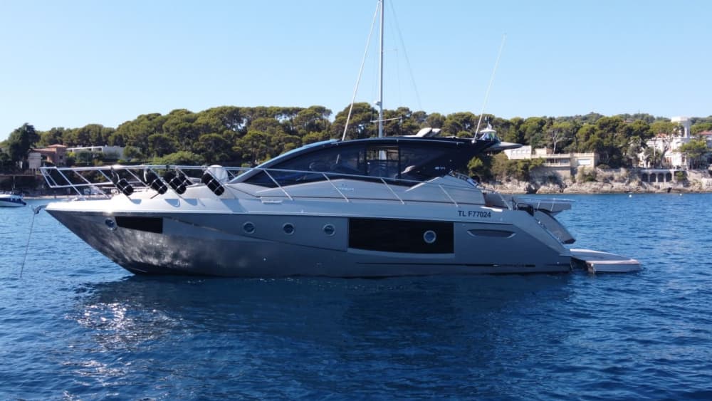 1 all-inclusive day aboard your private yacht: Cap d'Antibes / Lérins Islands