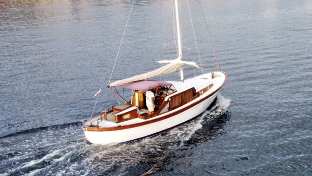 Esplora le baie nascoste di Mali Lošinj a bordo di una barca a motore.