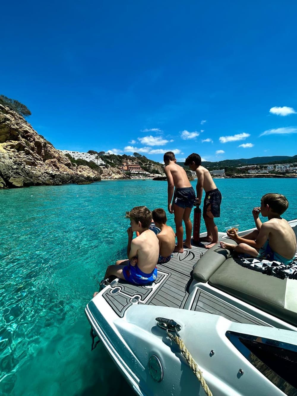 Vive el sueño mediterráneo: Un día completo en Sant Antoni de Portmany