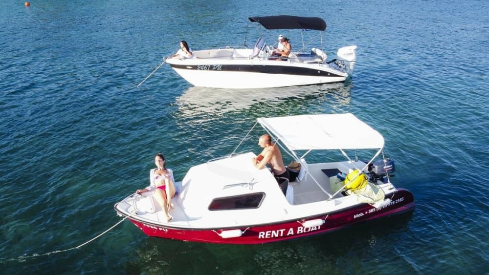 Excursion privée en bateau à moteur autour de Pula