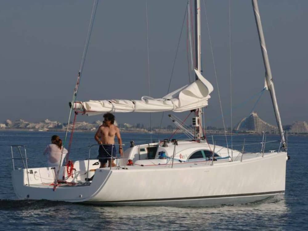 Beleef Le Verdon-sur-Mer als nooit tevoren vanaf een zeilboot.