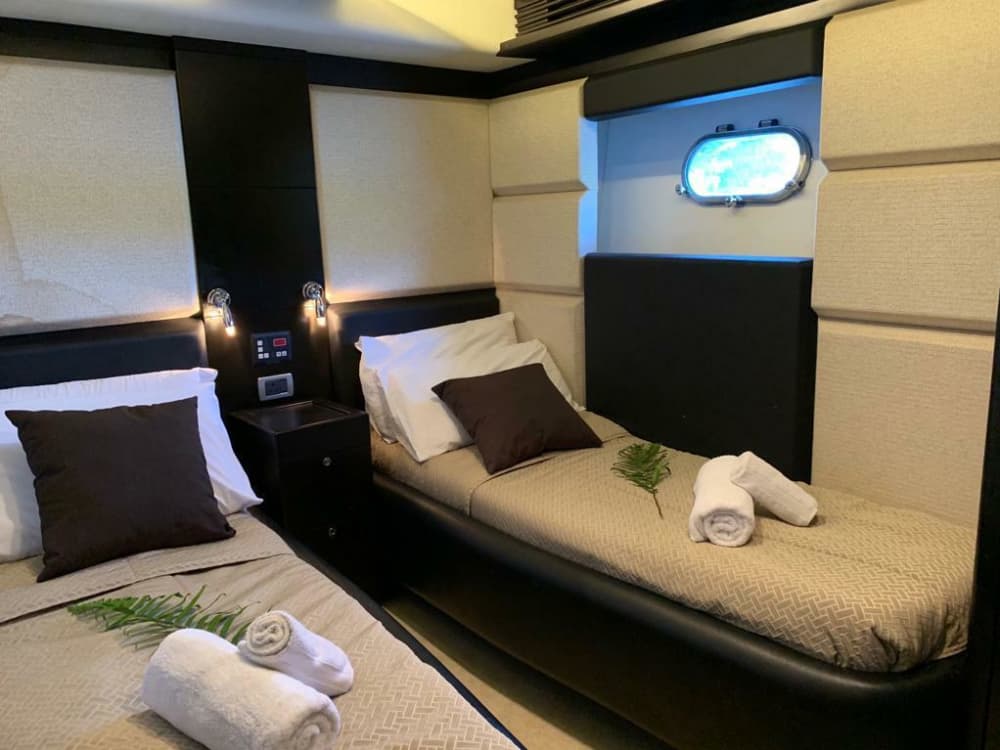 Descubre Mahé en 6 horas: Una experiencia de yate a motor de primera clase.