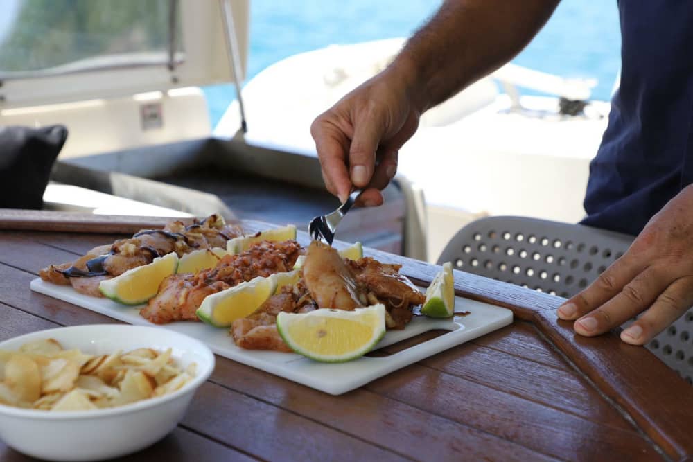 Descubre Mahé en 6 horas: Una experiencia de yate a motor de primera clase.