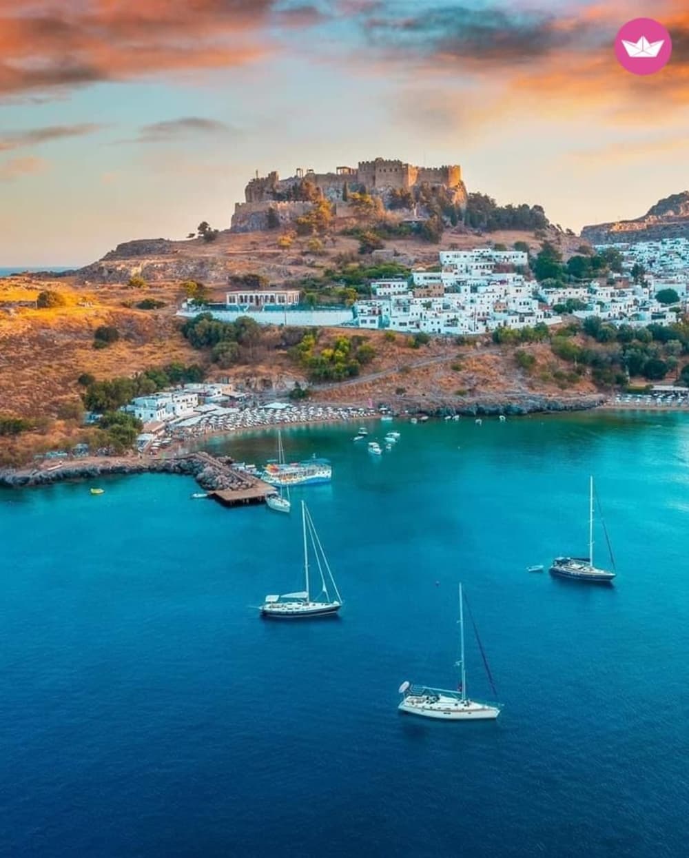 Bahías del Paraíso: desde las cuevas marinas de Stegna hasta la arena dorada de Agathi