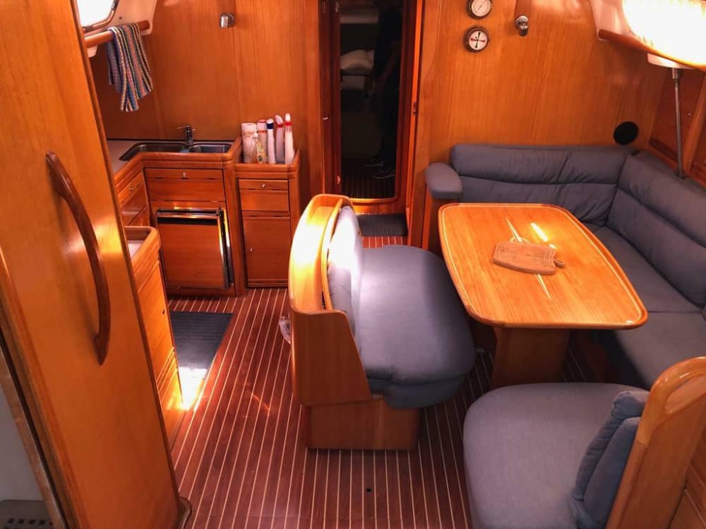 Esplora Marzamemi e goditi un'intera giornata di navigazione su una barca a vela.