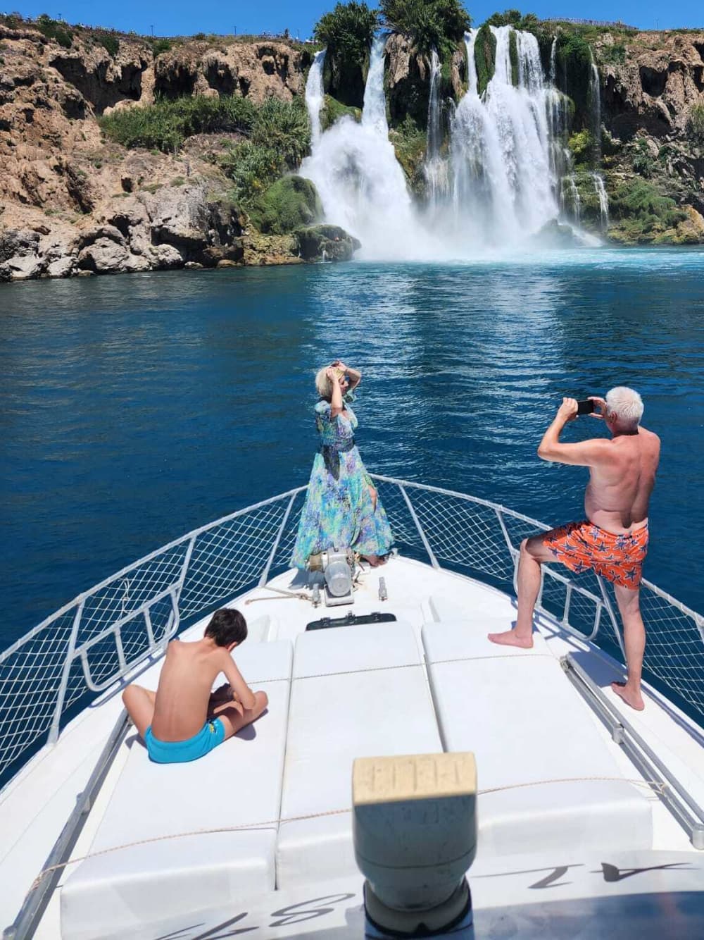 Nehmen Sie sich einen halben Tag Zeit, um sich auf einem Motorboot in Belek zu entspannen.