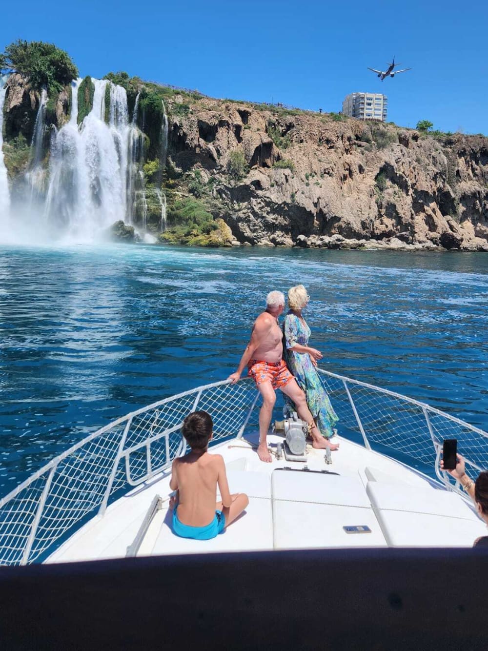Nehmen Sie sich einen halben Tag Zeit, um sich auf einem Motorboot in Belek zu entspannen.