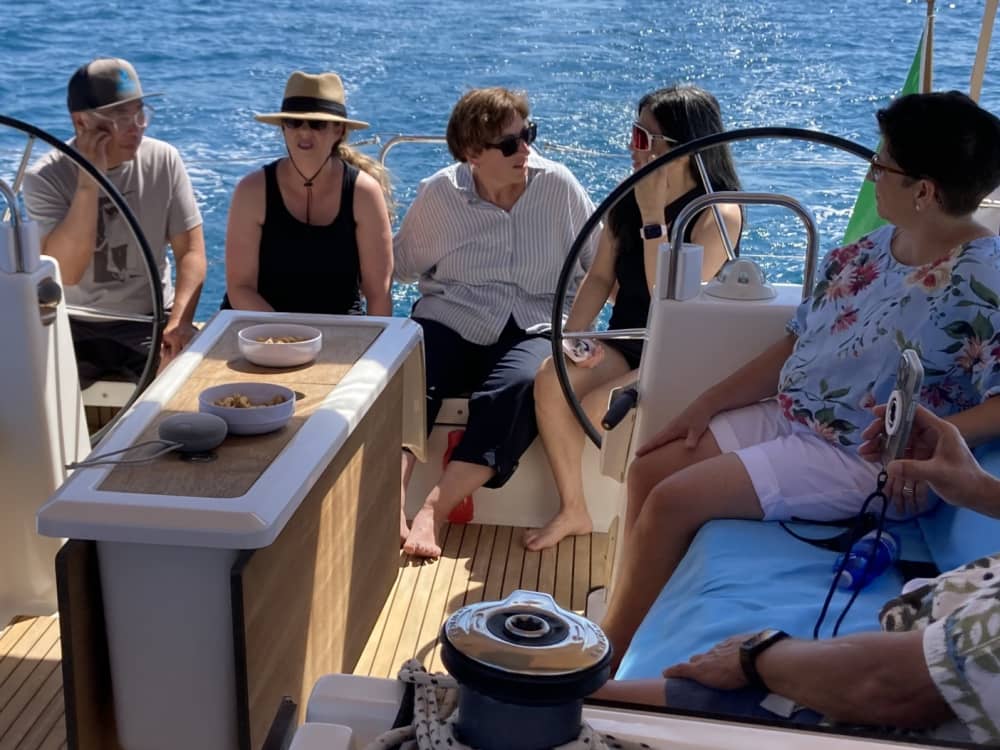 I sogni italiani iniziano in mare: un viaggio di 8 ore nel cuore della Costiera Amalfitana.
