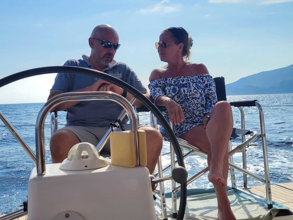 I sogni italiani iniziano in mare: un viaggio di 8 ore nel cuore della Costiera Amalfitana.