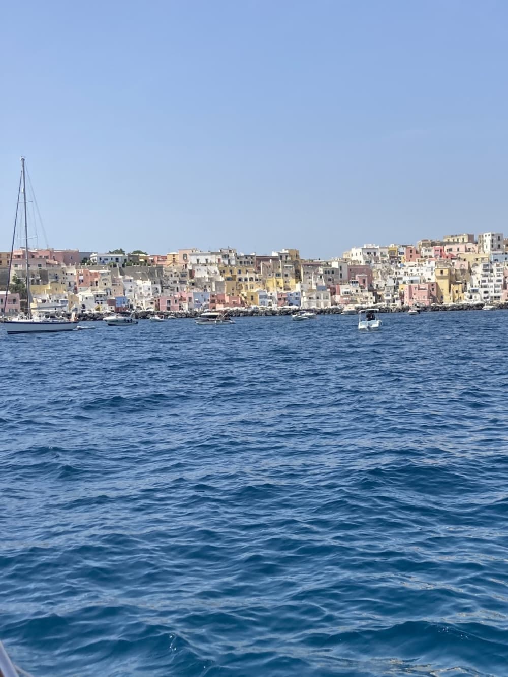 I sogni italiani iniziano in mare: un viaggio di 8 ore nel cuore della Costiera Amalfitana.