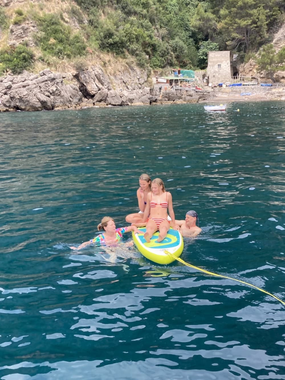 I sogni italiani iniziano in mare: un viaggio di 8 ore nel cuore della Costiera Amalfitana.