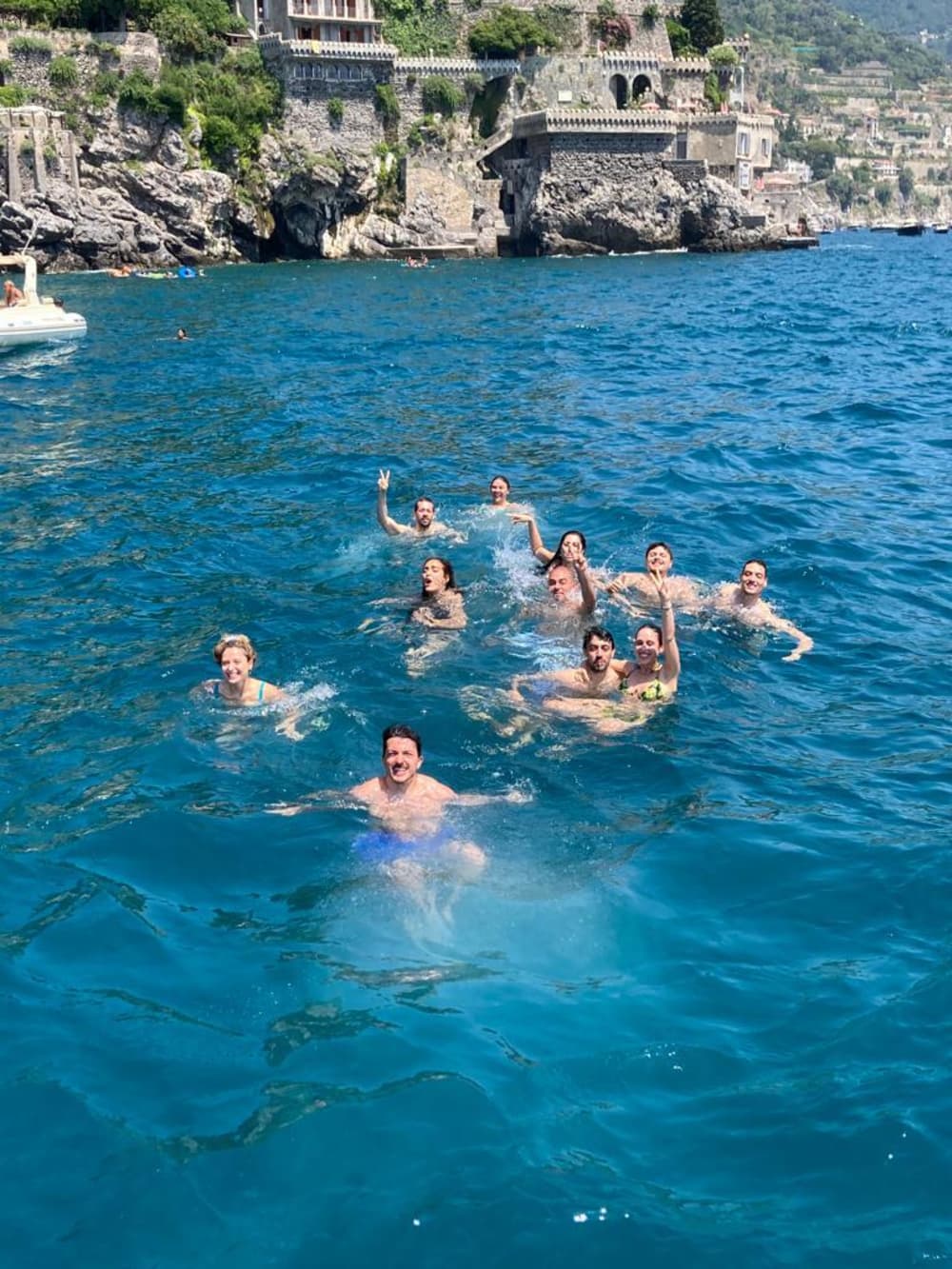 I sogni italiani iniziano in mare: un viaggio di 8 ore nel cuore della Costiera Amalfitana.