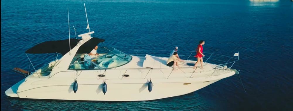 Goditi il sole con un'escursione in barca di 9 ore ad Ayia Napa.