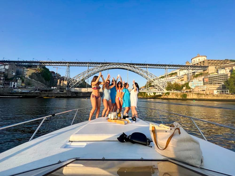 Porto : Croisière privée en yacht avec vin, collations et 6 ponts