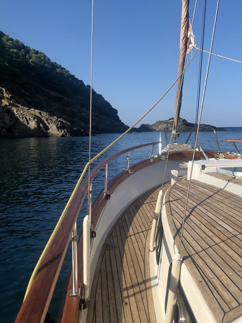 Découvrez El Port de la Selva en voilier pour une journée complète.