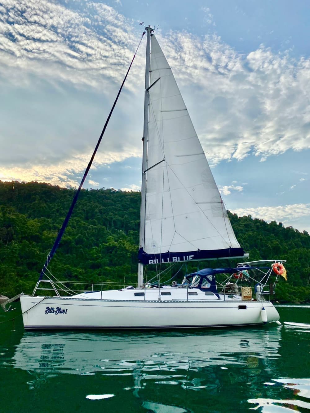 Het beste van Paraty beleef je vanaf het water: een privé-dagtocht op een zeilboot.