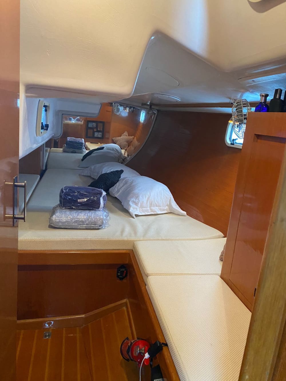 Het beste van Paraty beleef je vanaf het water: een privé-dagtocht op een zeilboot.